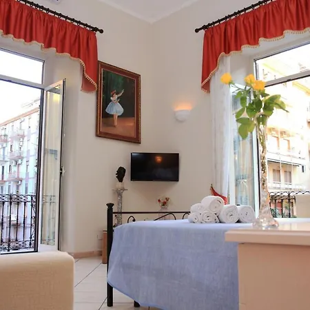 Mitilini Station Nápoles