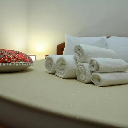 Bed & Breakfast Mitilini Station *