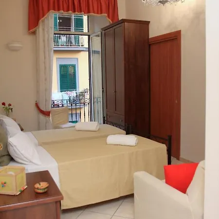 Bed & Breakfast Mitilini Station Naples