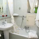 Mitilini Station Couette-café 4*
