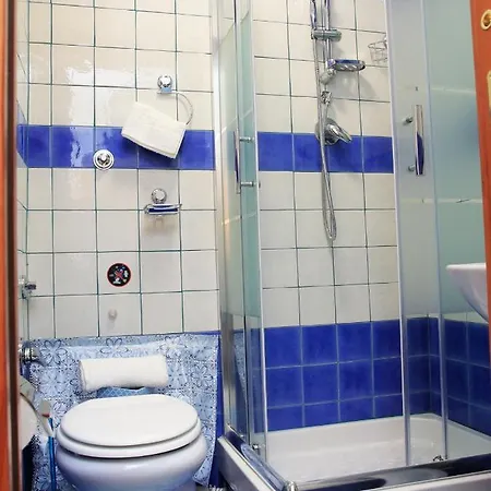 Mitilini Station Oda ve Kahvaltı